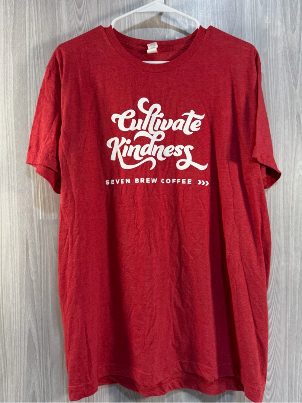 7 Brew Drive Thru Coffee Adult T-Shirt Large Red Cultivate Kindness NEW
